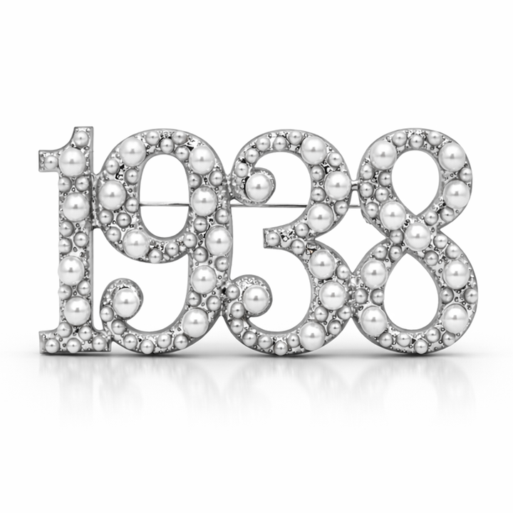 Brooch with '1938' made of pearls on a white background